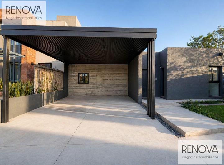 Casa · 135m² · 5 Ambientes · 2 Cocheras