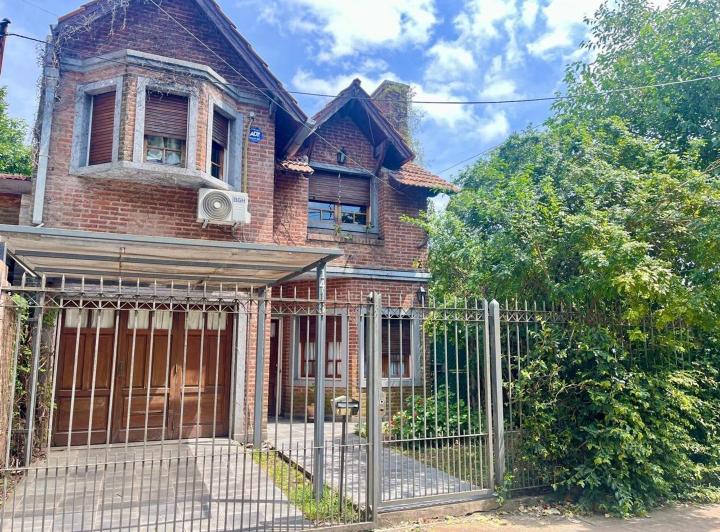 Casa · 151m² · 5 Ambientes · 1 Cochera