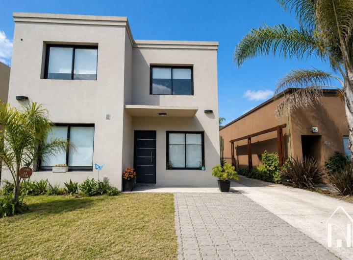 Casa · 150m² · 4 Ambientes · 2 Cocheras