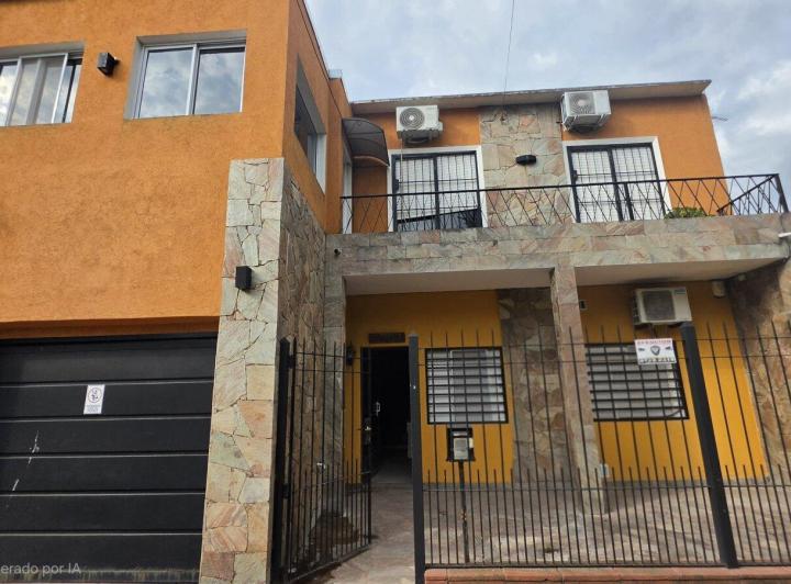 Casa · 120m² · 5 Ambientes · 2 Cocheras
