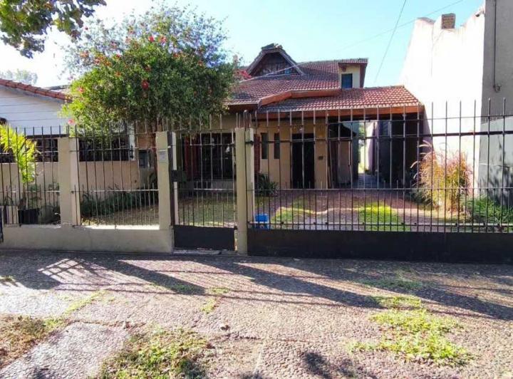 Casa · 120m² · 5 Ambientes · 2 Cocheras