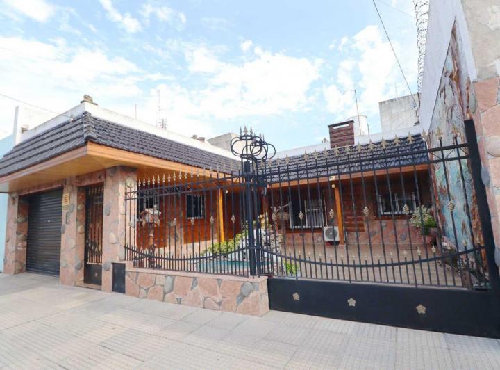 Casa · 143m² · 4 Ambientes · 1 Cochera