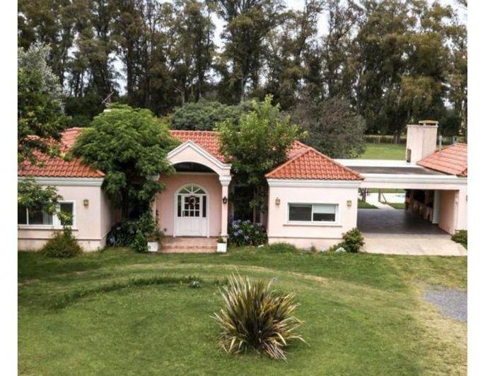 Casa · 380m² · 6 Ambientes · 2 Cocheras