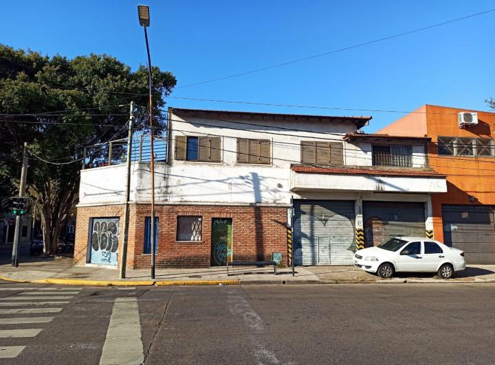 Casa · 250m² · 7 Ambientes · 4 Cocheras