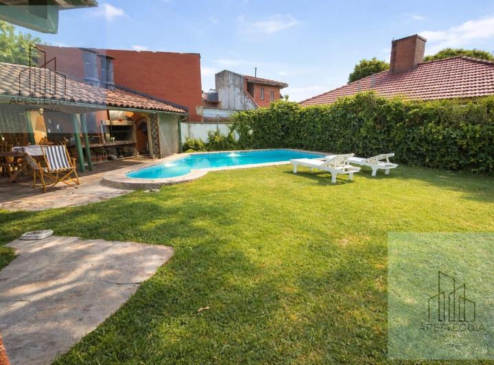 Casa · 258m² · 5 Ambientes · 1 Cochera