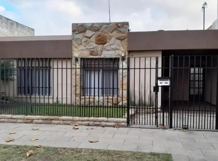 Casa · 120m² · 4 Ambientes · 1 Cochera