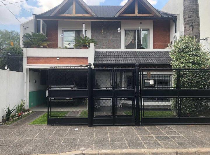 Casa · 245m² · 4 Ambientes · 1 Cochera