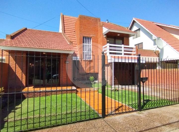 Casa · 180m² · 5 Ambientes · 1 Cochera