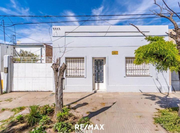 Casa · 189m² · 4 Ambientes · 6 Cocheras