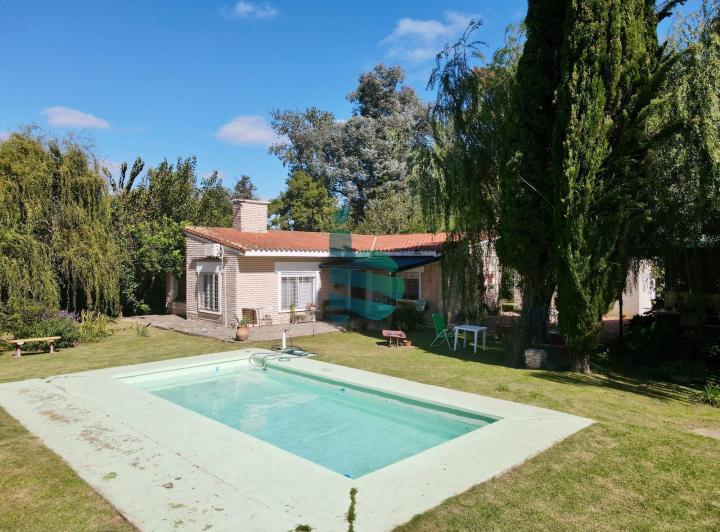 Casa · 220m² · 4 Ambientes · 1 Cochera