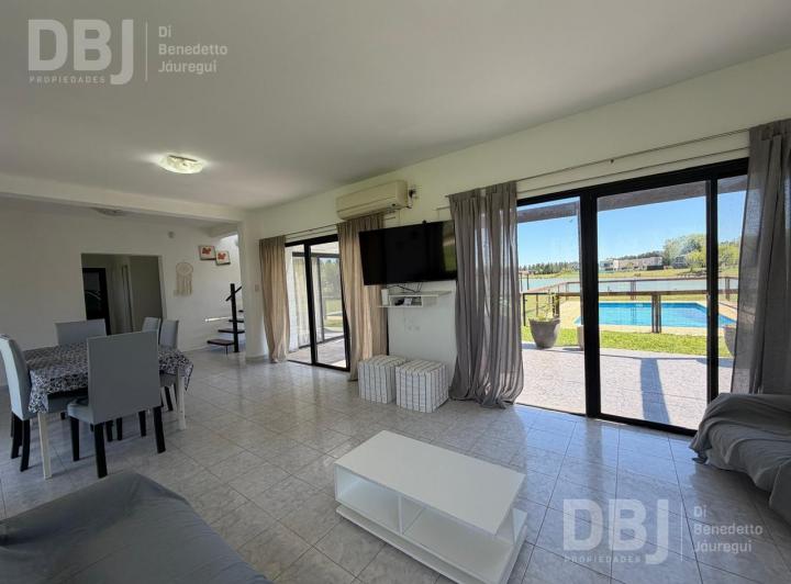 Casa · 190m² · 5 Ambientes · 3 Cocheras