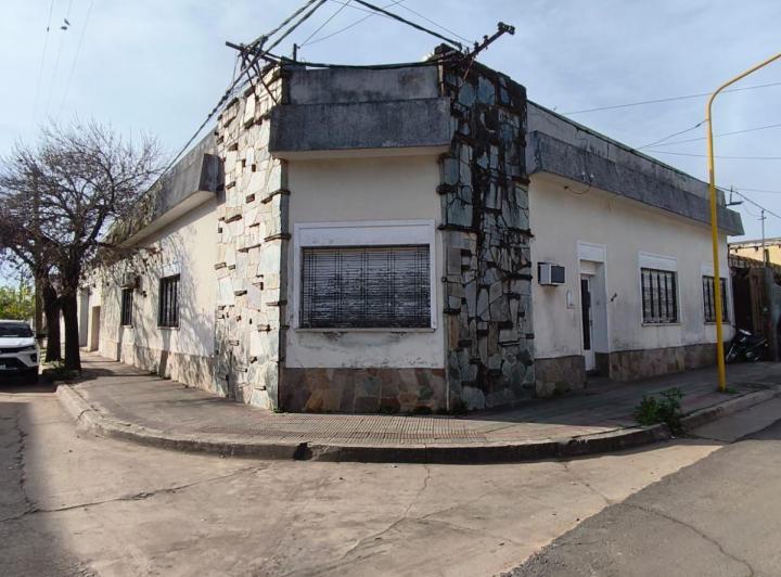 Casa · 351m² · 6 Ambientes · 1 Cochera