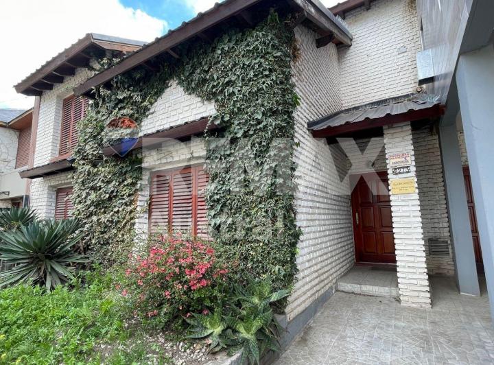 Casa · 351m² · 10 Ambientes · 1 Cochera