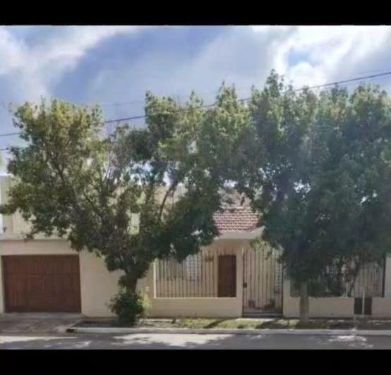 Casa · 145m² · 5 Ambientes · 2 Cocheras