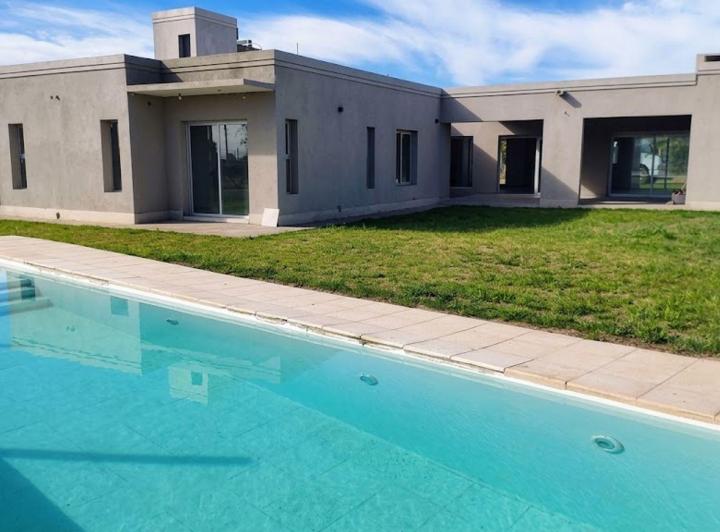 Casa · 206m² · 6 Ambientes · 2 Cocheras