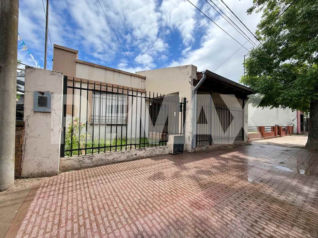 Casa en venta de 2 dormitorios con cochera y patio