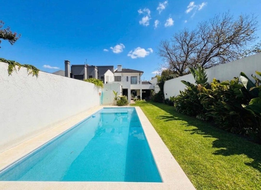 Casa 5 ambientes pileta venta Remedios de Escalada