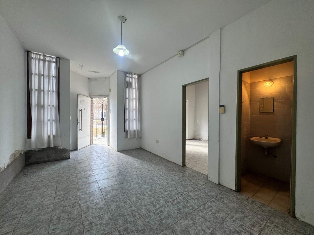 CASA 3 DORMITORIOS CON COCHERA Y PARQUE EN TOLOSA