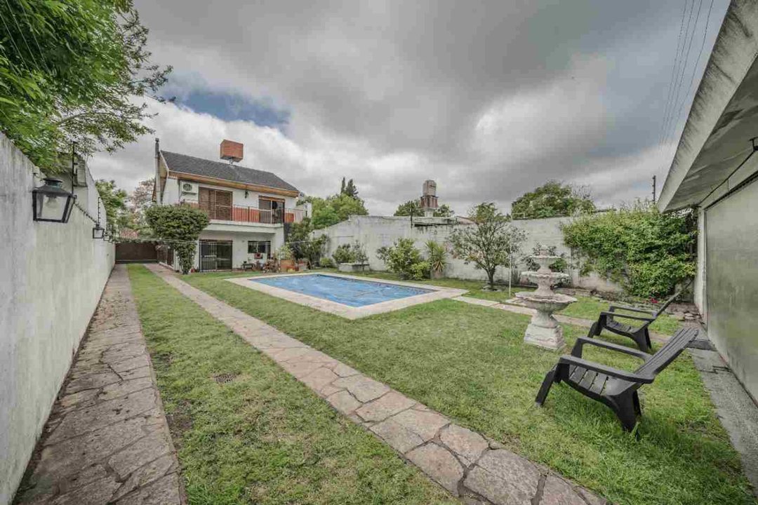 EN VENTA CASA 4 AMB + PISICINA + PARQUE V. UDAONDO