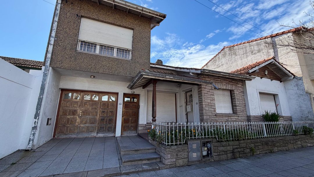 VENTA CASA EN PH CON COCHERA A REFACCIONAR 3 AMB
