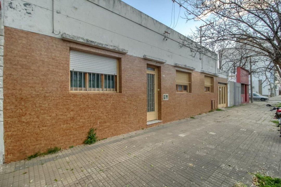 CASA EN VENTA LA PLATA 3 DORMITORIOS