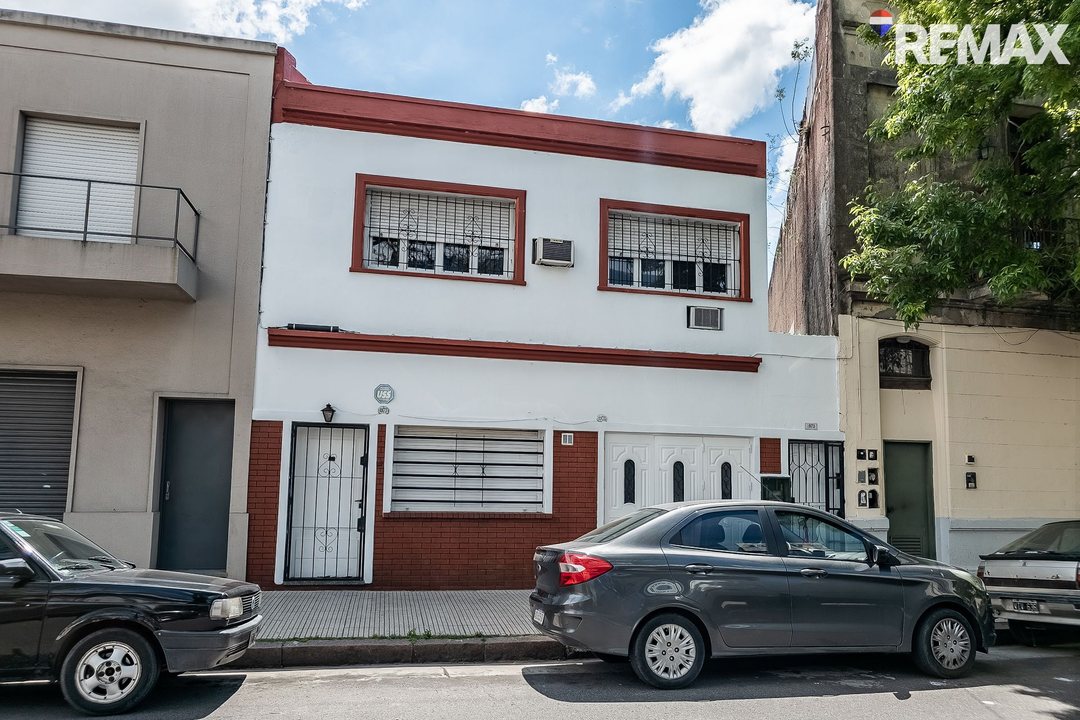 VENTA CASA 3 AMBIENTES BARRACAS CON GARAGE Y PATIO