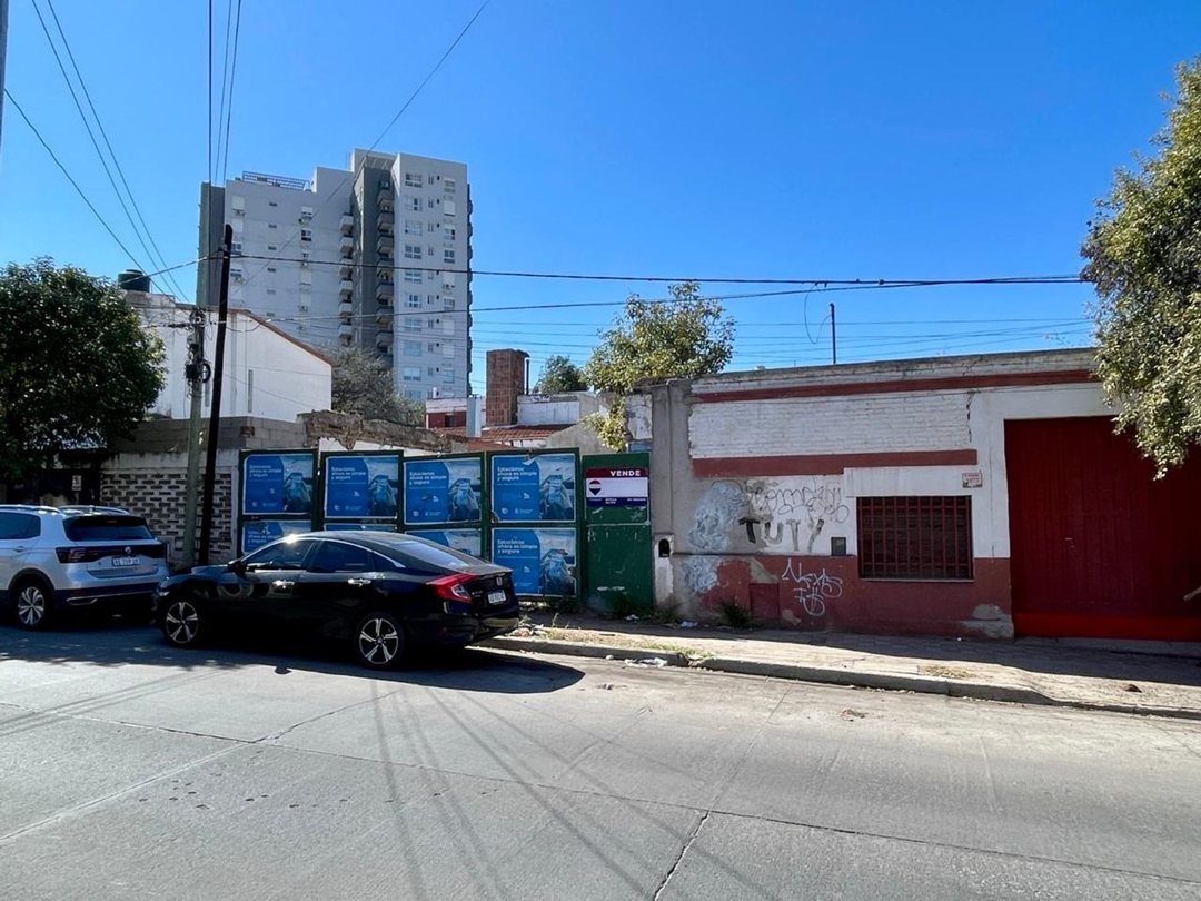 Lote Terreno a mts Pueyrredón sobre Mariano Moreno