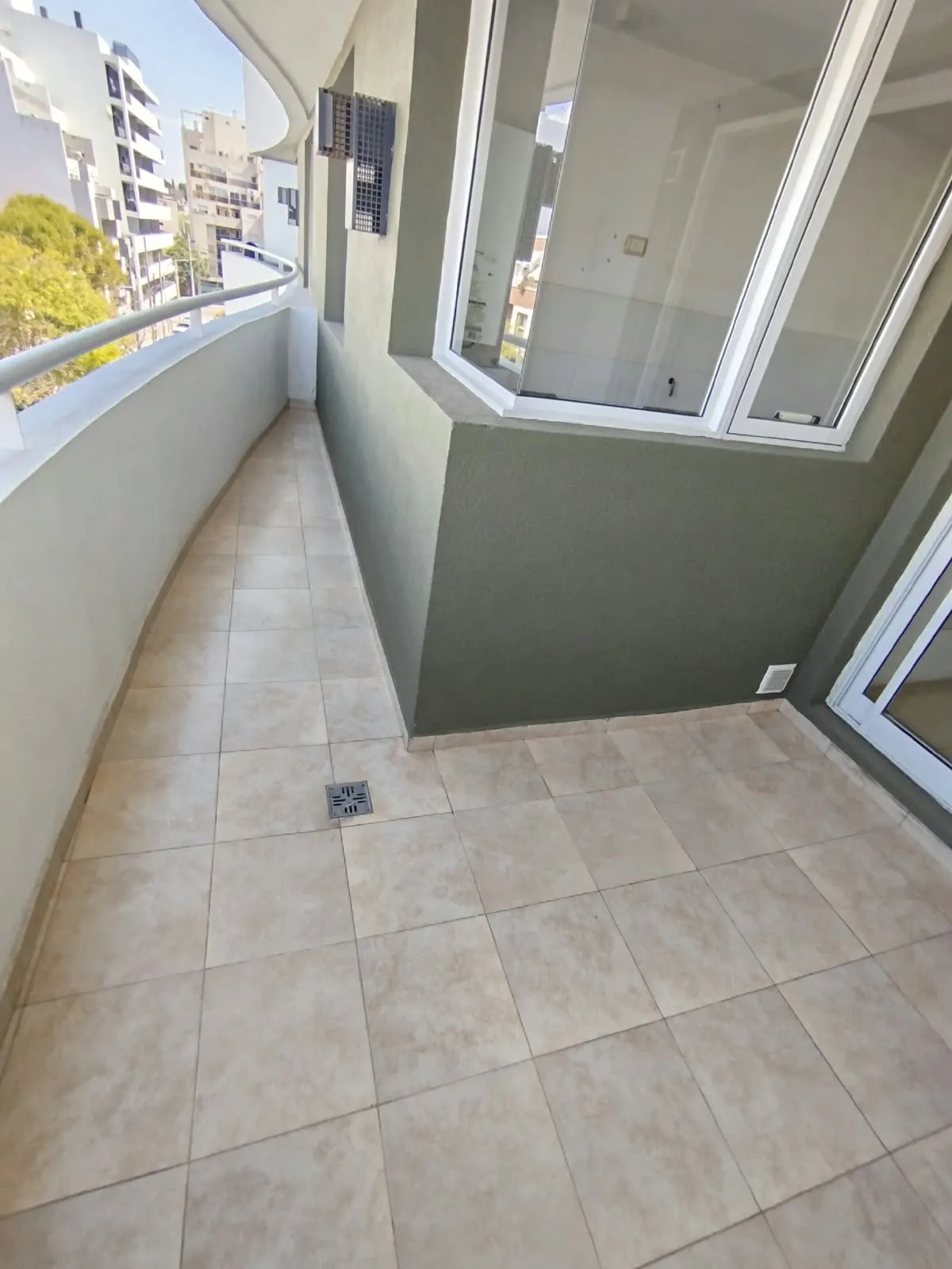 PROXIMO NUEVOCENTRO, AMPLIO, EXTERNO CON BALCON, COCINA SEPARADA