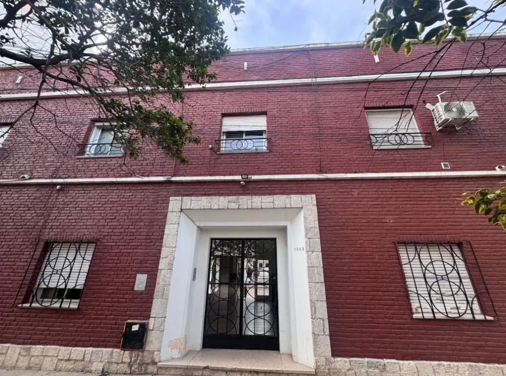 VENTA Departamento, Barrio General Paz. 1 dormitorio, 1 baño, Escritura, piso 2, orientación contra frente.