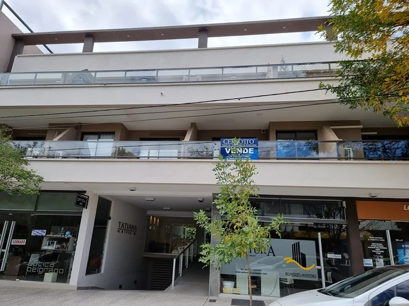 EXCELENTE DEPARTAMENTO EN VENTA EN CARLOS PAZ, 2 DORMITORIOS CON COCHERA, EDIFICIO TATIANA, EXCELENTE UBICACIÓN, Todos los Servicios.