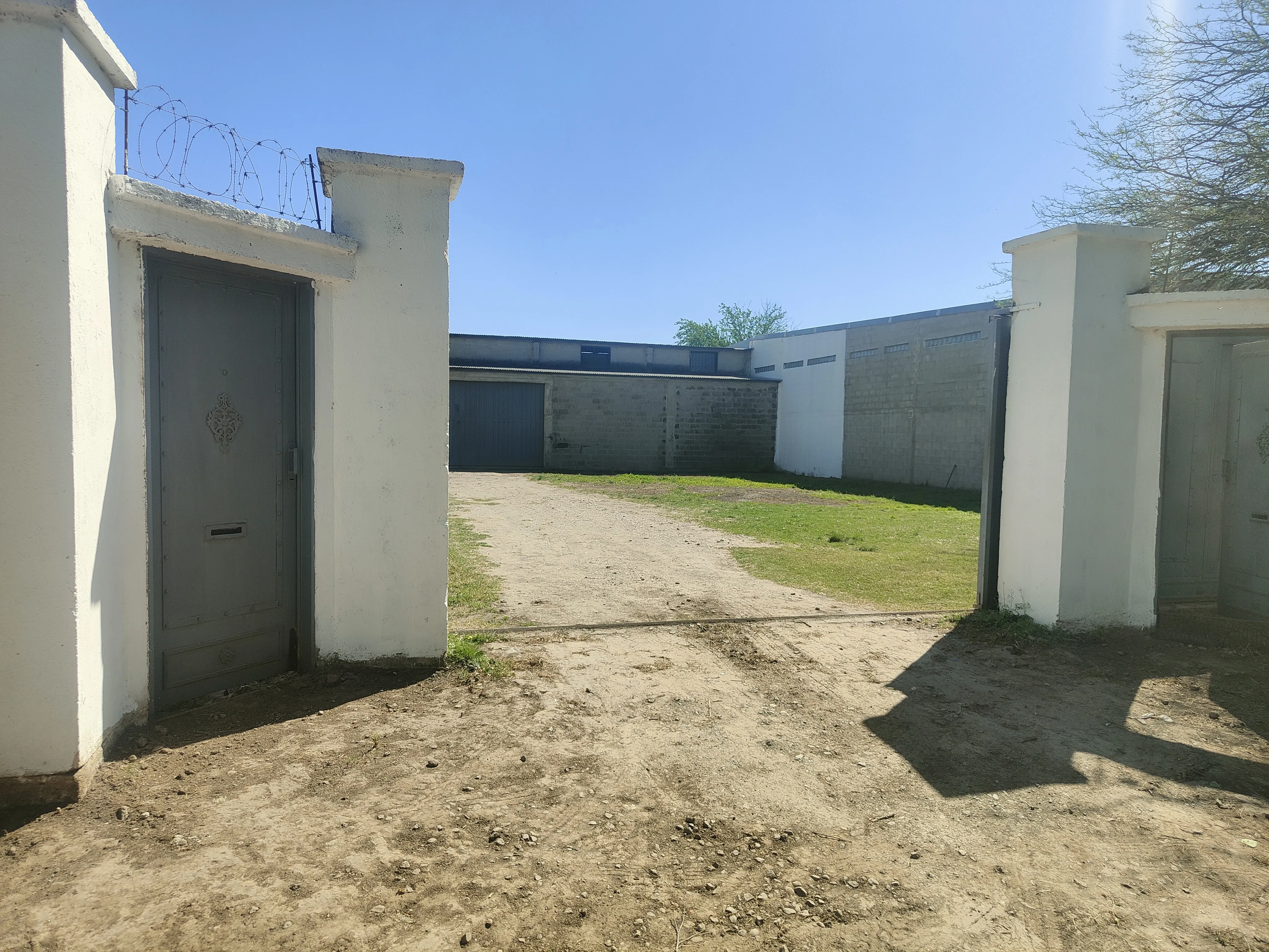 Alquilo Galpón en B°Carrara de horizonte, henderson 5448 Córdoba.Sup.280m2 cub. 600m2 de patio a 3 cuadras de circunvalación $1.600.000