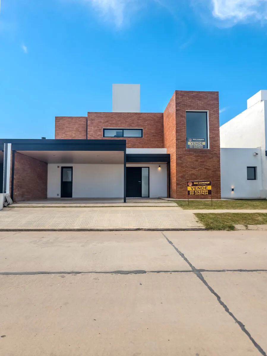 DUPLEX A ESTRENAR DE 3 DORMITORIOS CON PATIO Y GALERIA TECHADA CON ASADOR. LOTE...