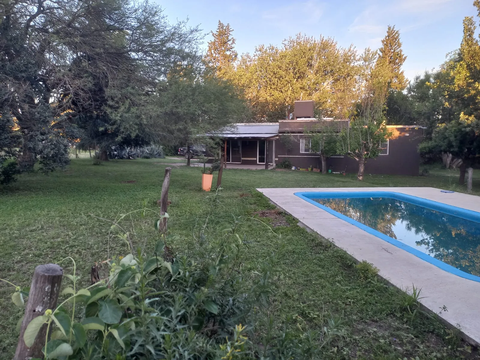 ALQUILER DE CASA TIPO QUINTA PEGADO A CAUSANA 3 DORMI 2 BAÑOS Y PISCINA