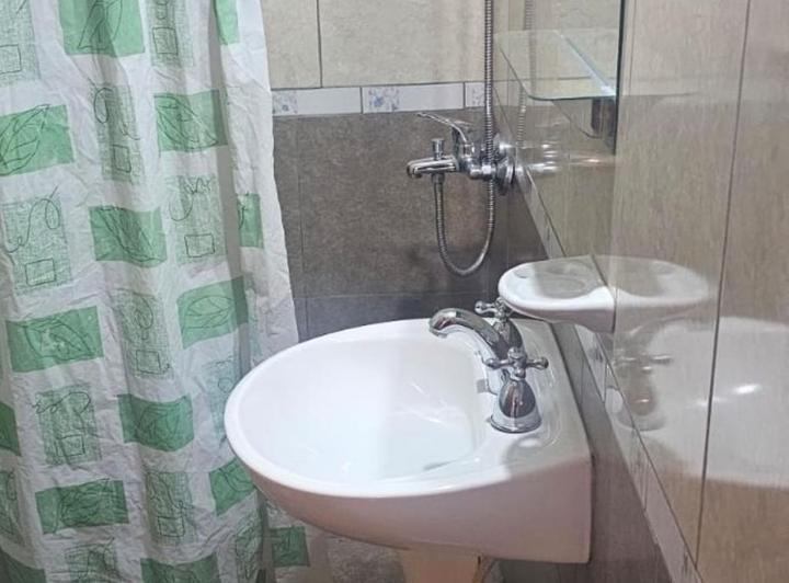 Casa · 285m² · 8 Ambientes · 2 Cocheras