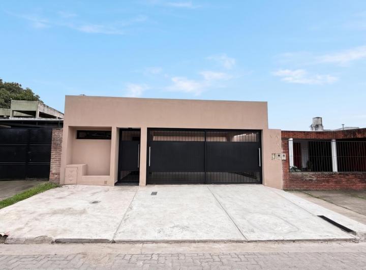 Casa · 113m² · 5 Ambientes · 2 Cocheras