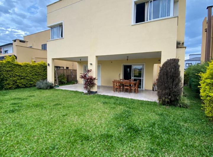 Casa · 147m² · 5 Ambientes · 1 Cochera