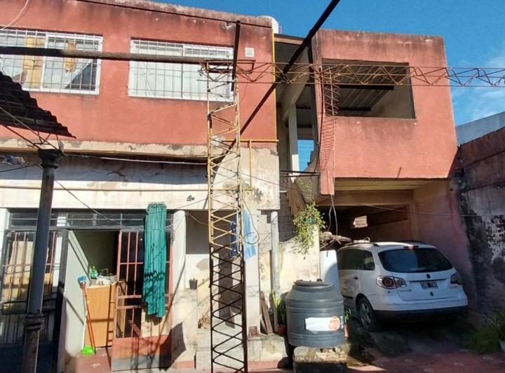Casa · 1m² · 6 Dormitorios · 3 Cocheras