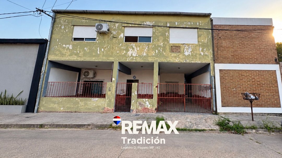 CASA EN VENTA - SOBRE PASAJE ROLDAN RESISTENCIA