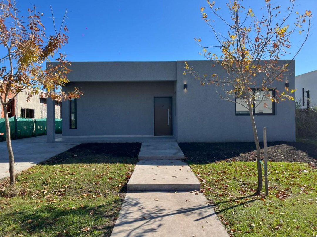 VENTA CASA SANTA LUCIA PILAR DEL ESTE
