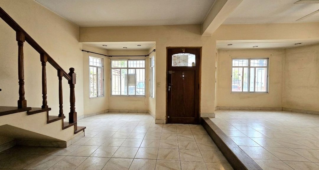 VENTA DE CASA A REFACCIONAR IDEAL INVERSOR