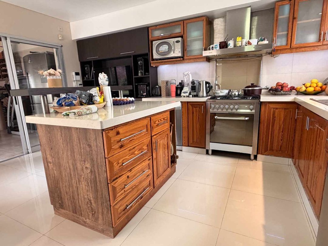 venta casa 5 ambientes hurlingham pileta
