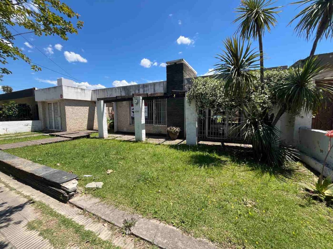 GRAN CASA 3 DORMITORIOS VILLA CENTENARIO
