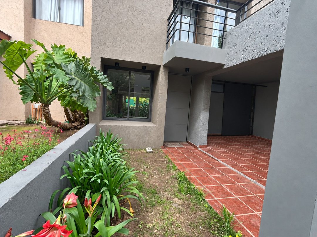 VENTA DUPLEX  3 DORMITORIOS EN BARRIO LA CATALINA