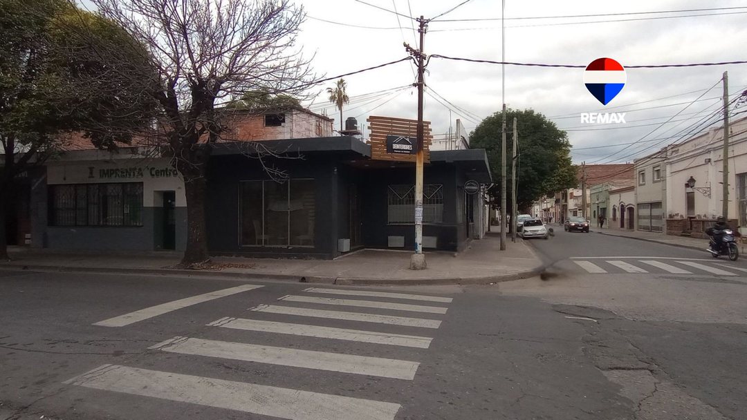 VENTA CASA C/LOCALES EN MACROCENTRO APTO CREDITO