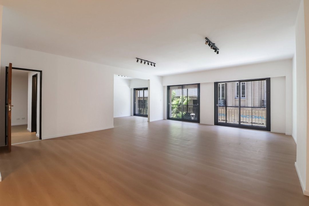 VENTA OFICINA RENOVADA RETIRO 5 AMB. BALCÓN FRENTE