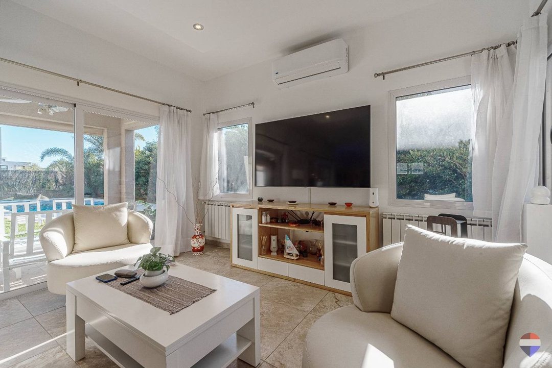 VENTA CASA IMPECABLE EN LAGOS DE CANNING