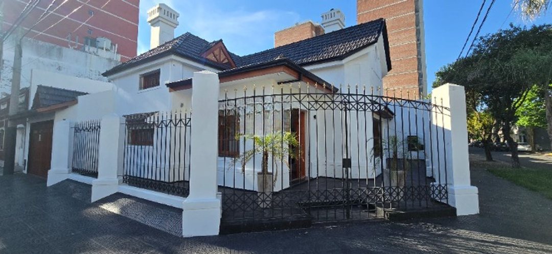 VENTA CASA 4 DORMITORIOS PILETA COCHERA ECHESORTU