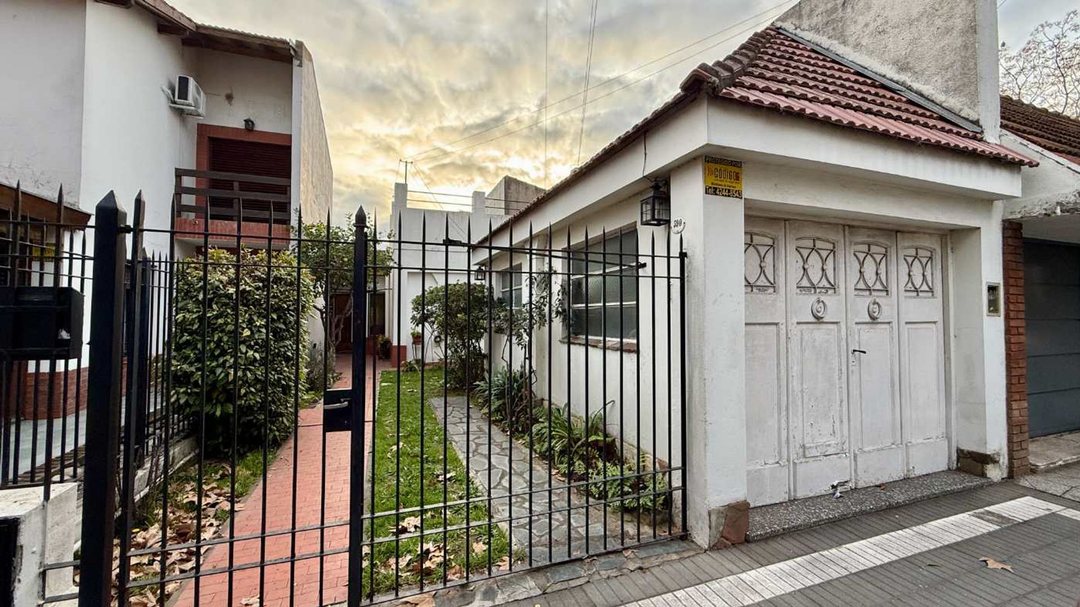 PH CASA VENTA 3AMB LOMAS de ZAMORA Patio y Quincho