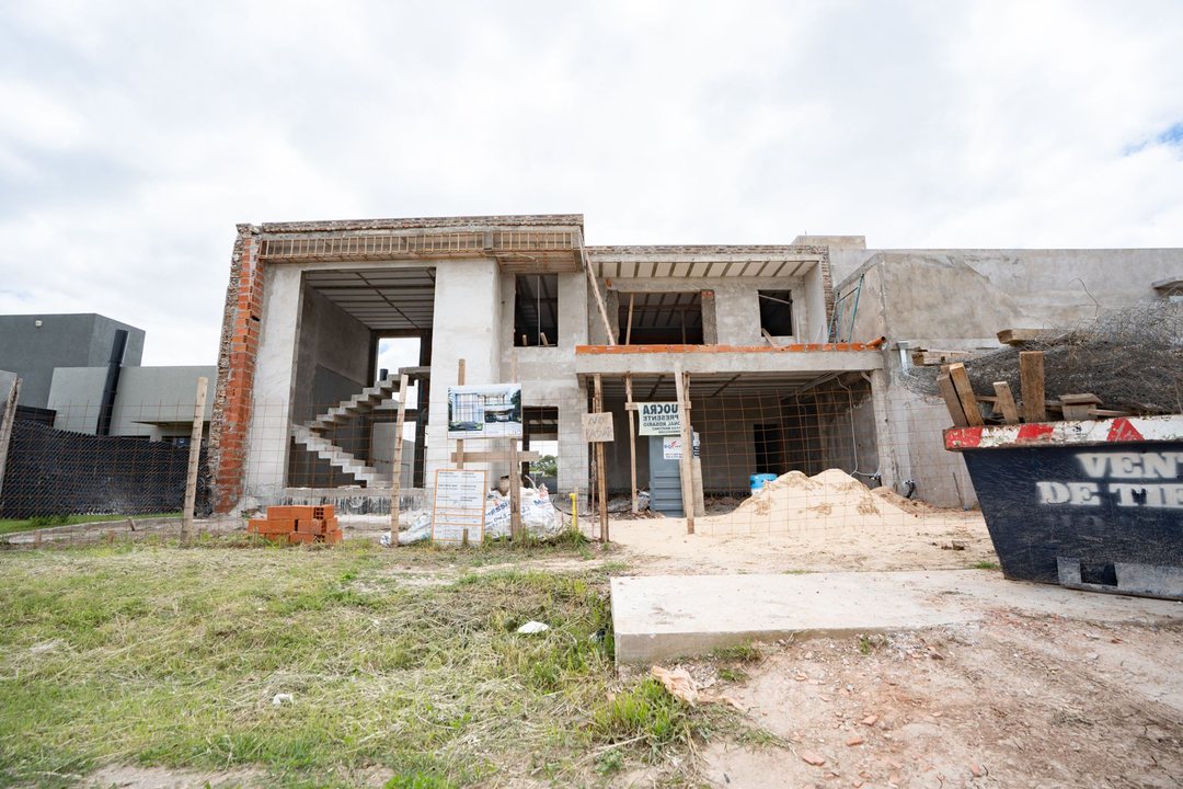 CASA EN VENTA A TERMINAR 3 DORMIS FUNES DON MATEO