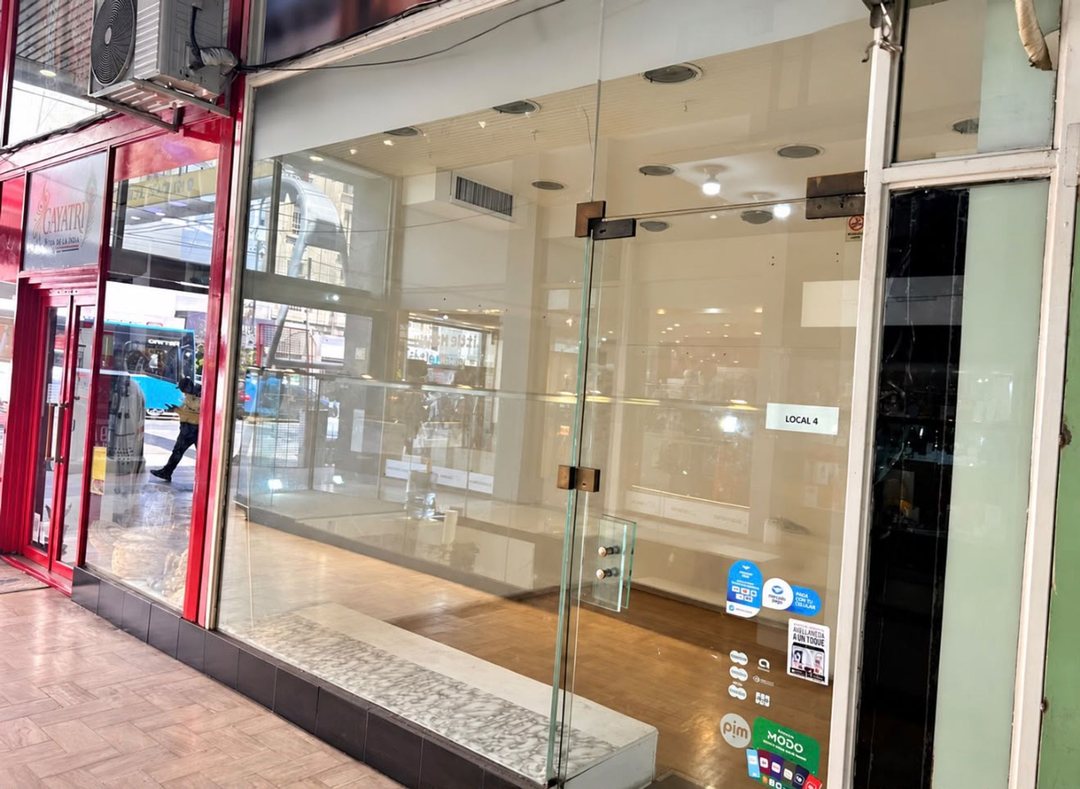 ALQUILER LOCAL EN GALERIA - AV. RIVADAVIA 6800